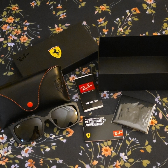 Ray-Ban Ferrari - Picture 3 of 10
